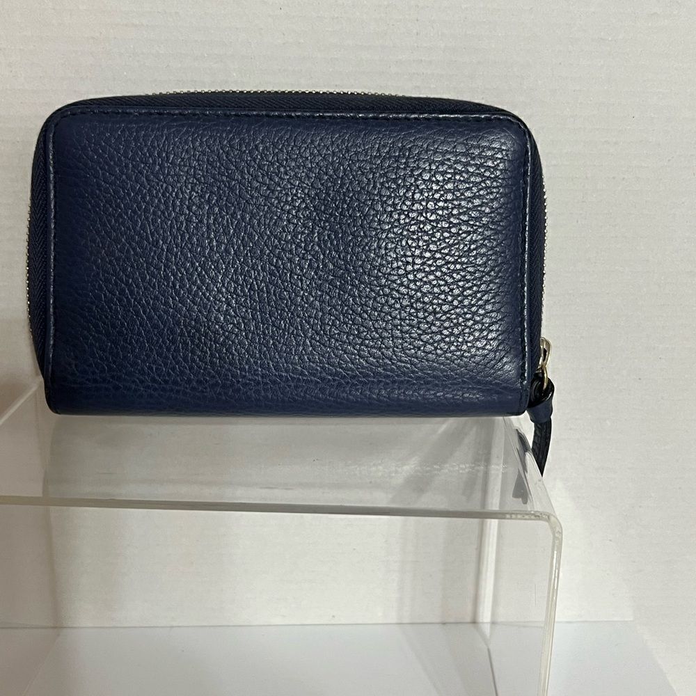 Authentic Gucci Pebbled Leather Wallet - Picture 5 of 9